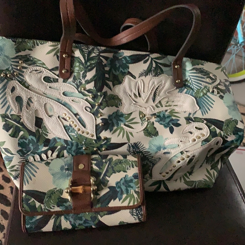 Purse and wallet Liz Claiborne